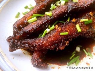 家常青鱼菜谱，糖醋熏鱼排做法，美味营养的鱼肉做法，春节试试吧