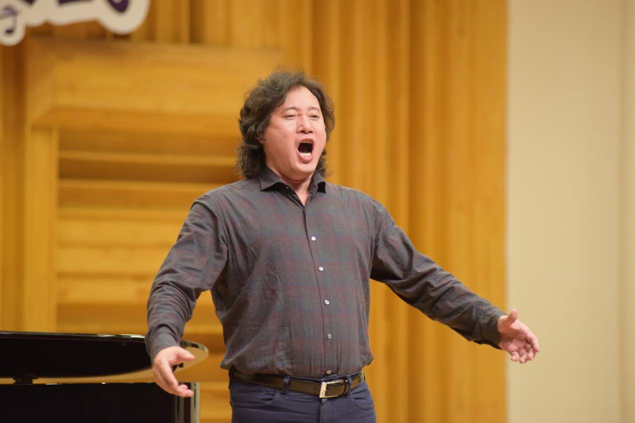 戴玉强女儿现状如何(歌唱家戴玉强:落魄时在建筑工地打工,妻子改写他