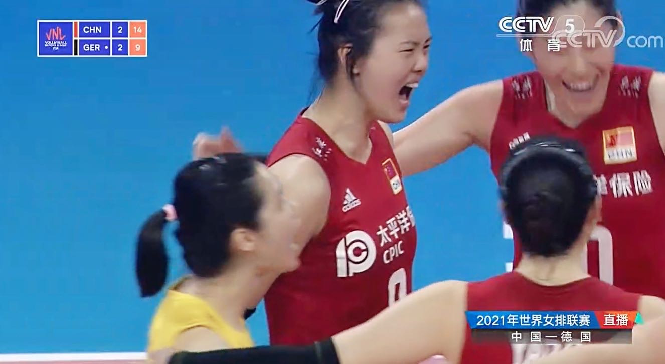 0-2！3-2！中国女排大逆转德国取胜，赛后张常宁大吼庆祝