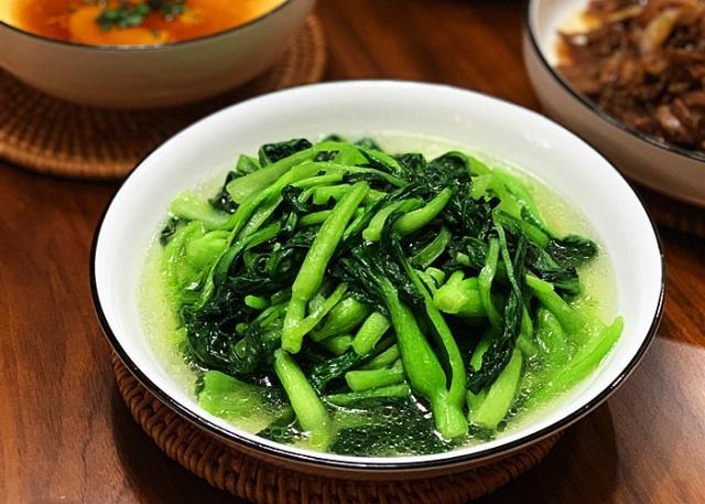 青菜怎么炒好吃（不管炒啥青菜牢记3个诀窍）