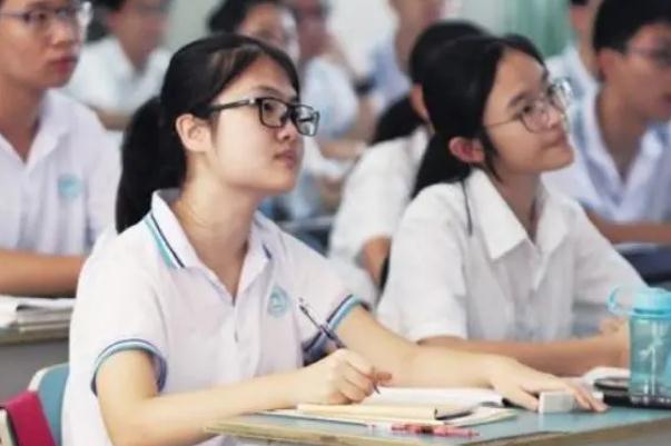 重庆考生高考638分，志愿不填直接选择复读，很多人听完感到不解