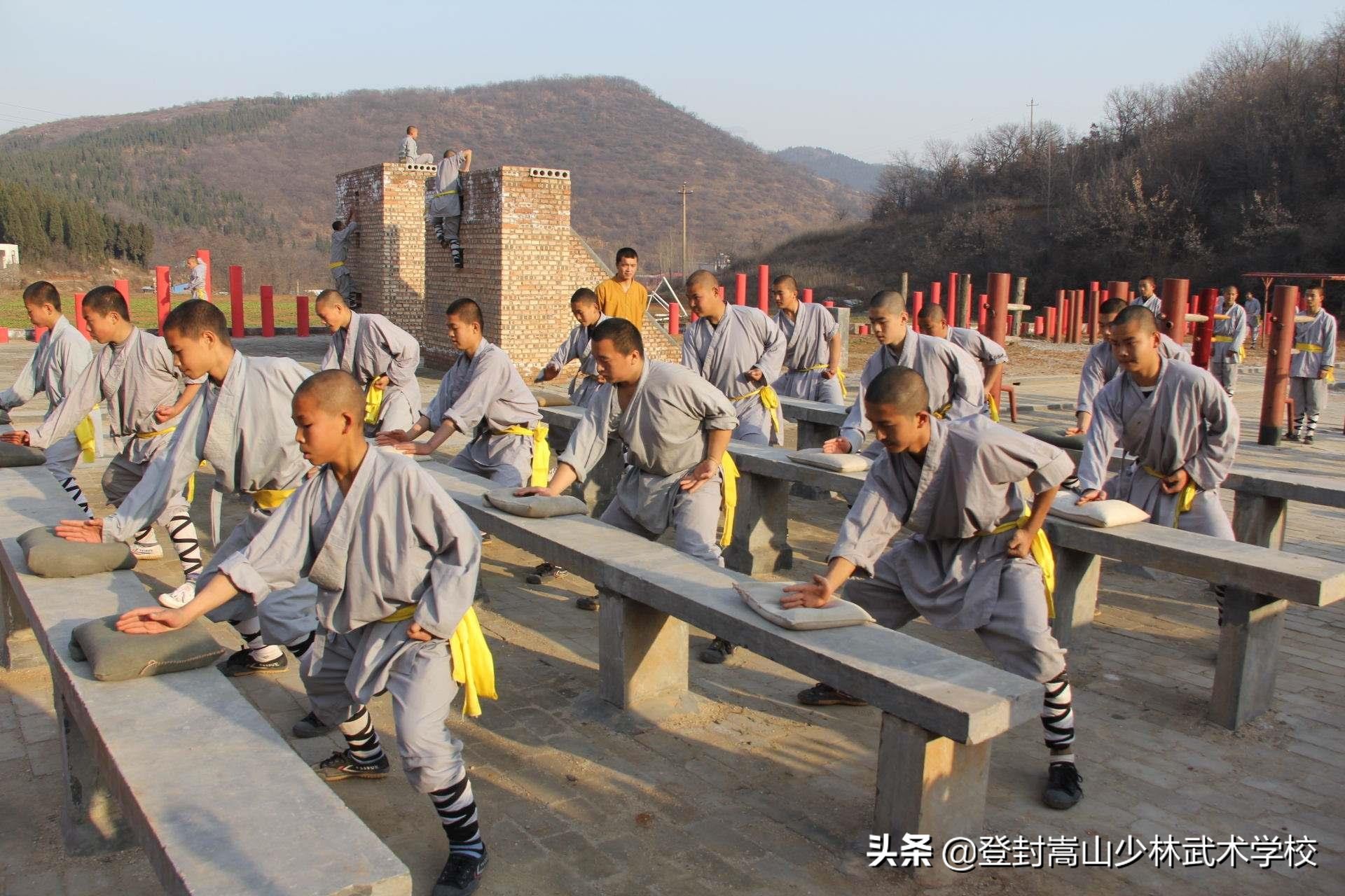 小孩子学散打几岁合适(不要耽误了：武术学校学习有年龄限制吗？几岁去习武效果最好？)