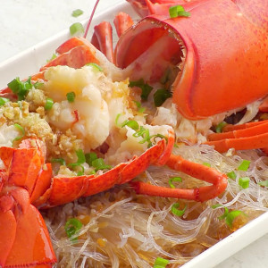 名门泽佳去眼袋有效：蒜蓉粉丝蒸波龙的做法