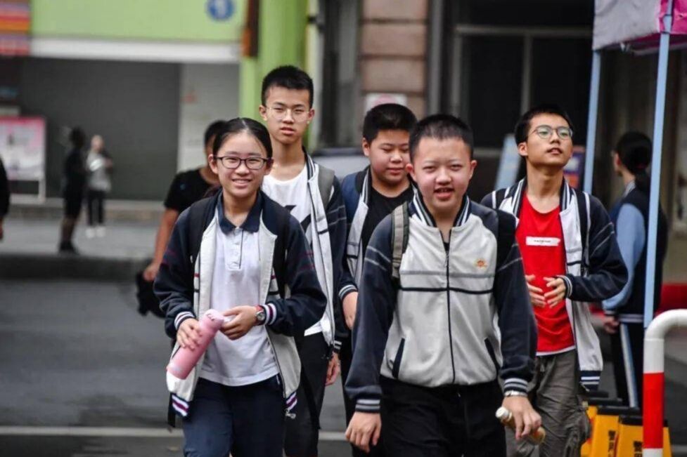 2021中小学寒假即将到来，各校陆续公布放假时间，最长的有40多天