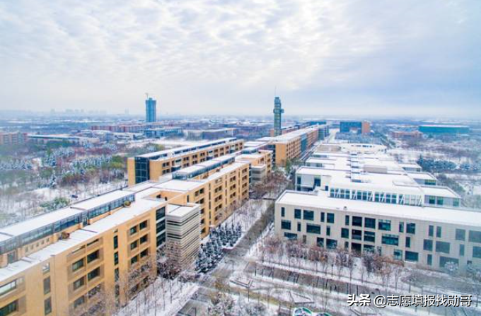 成电被西电追赶，北邮要成为老大？两电一邮你追我赶，哪个最美？