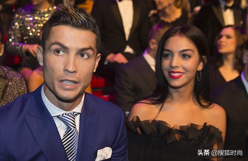 在爱马仕专柜买了一只稀有皮革包包后,服务她的sales勾引她老公的故事