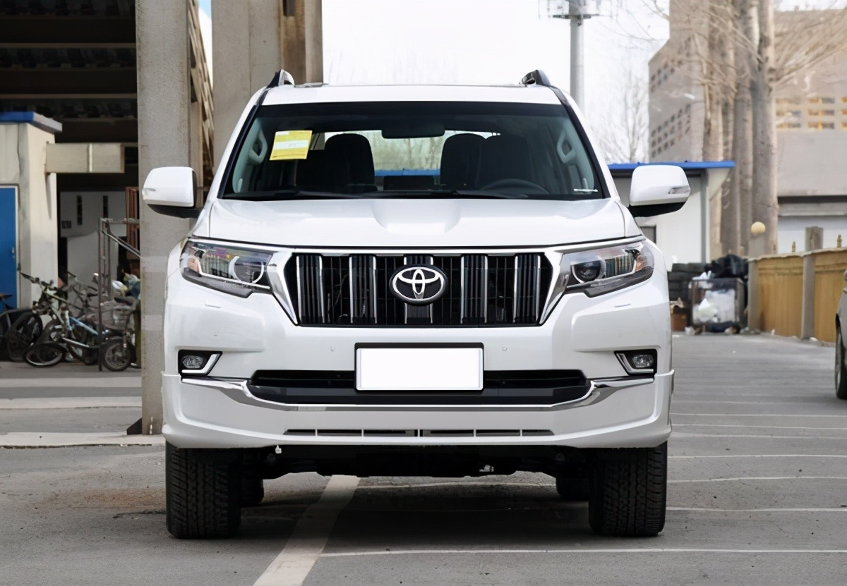 全新2020款丰田普拉多上市,换装2.8l动力,31万起售,外观霸气