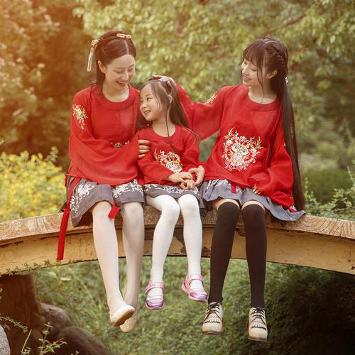 大三女生宿舍内“产子”，舍友淡定围观全程：不是第一胎了