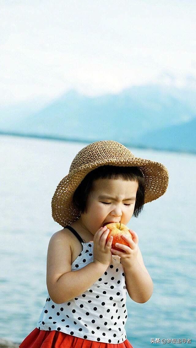 森系文艺唯美小句子：你微笑的时候，总是比太阳更亮一点