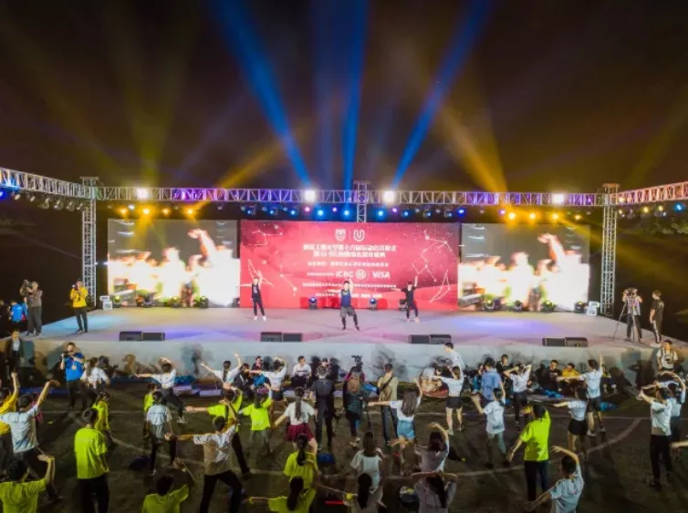 南京“超豪华”大学：别墅宿舍，配备电梯、空调、独卫，坐拥影院、游泳馆、健身房！