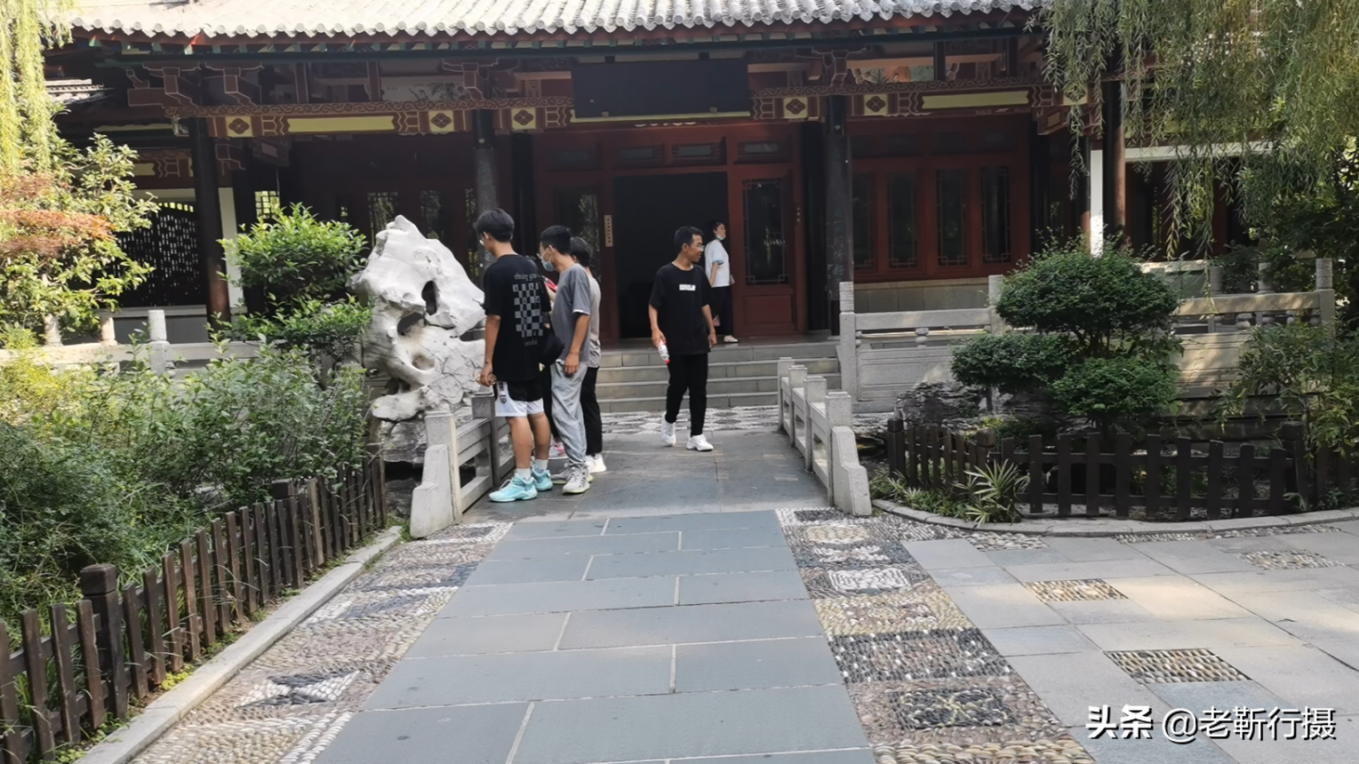李清照紀念堂為什麽建在趵突泉公園，郭沫若又題寫了這麽多字？
