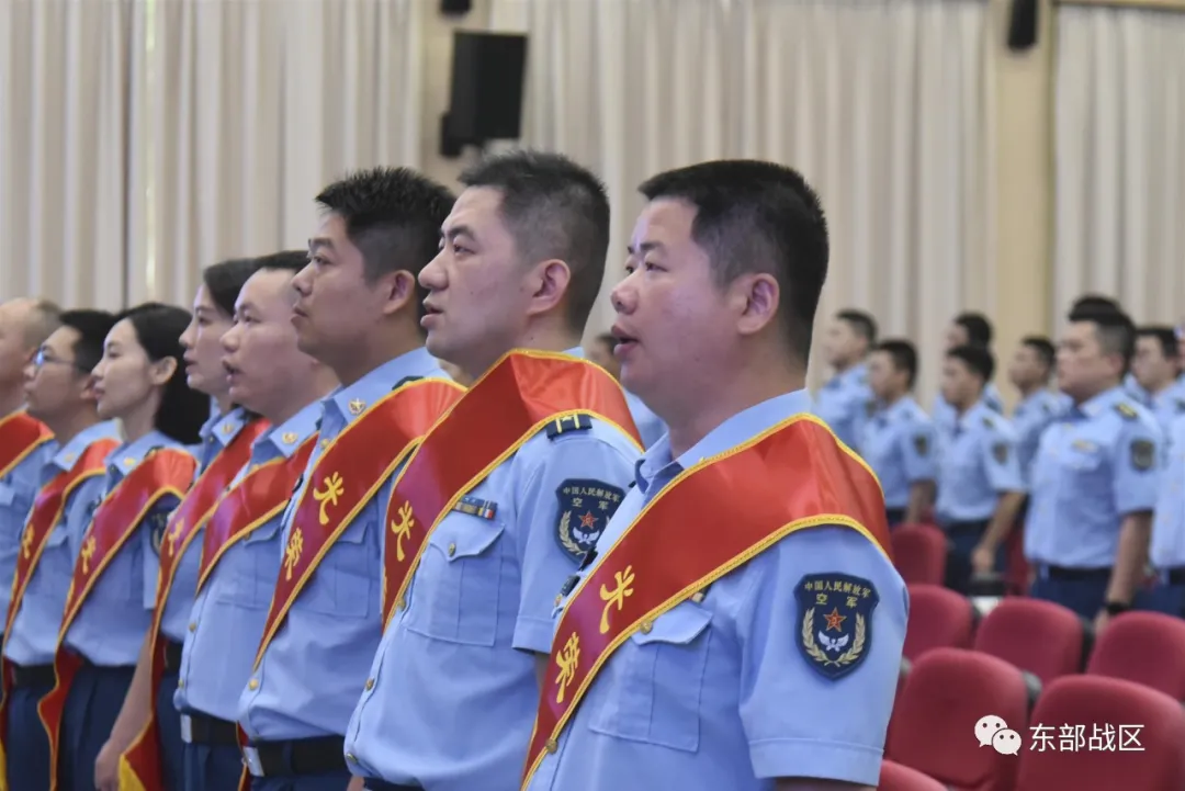 军官退役仪式，开始了