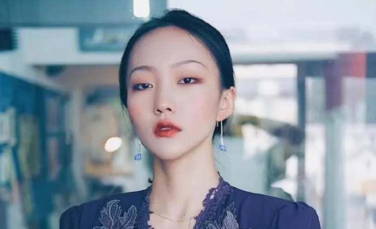 时尚芭莎读后感(邵雨轩时尚芭莎) _晶羽文学网