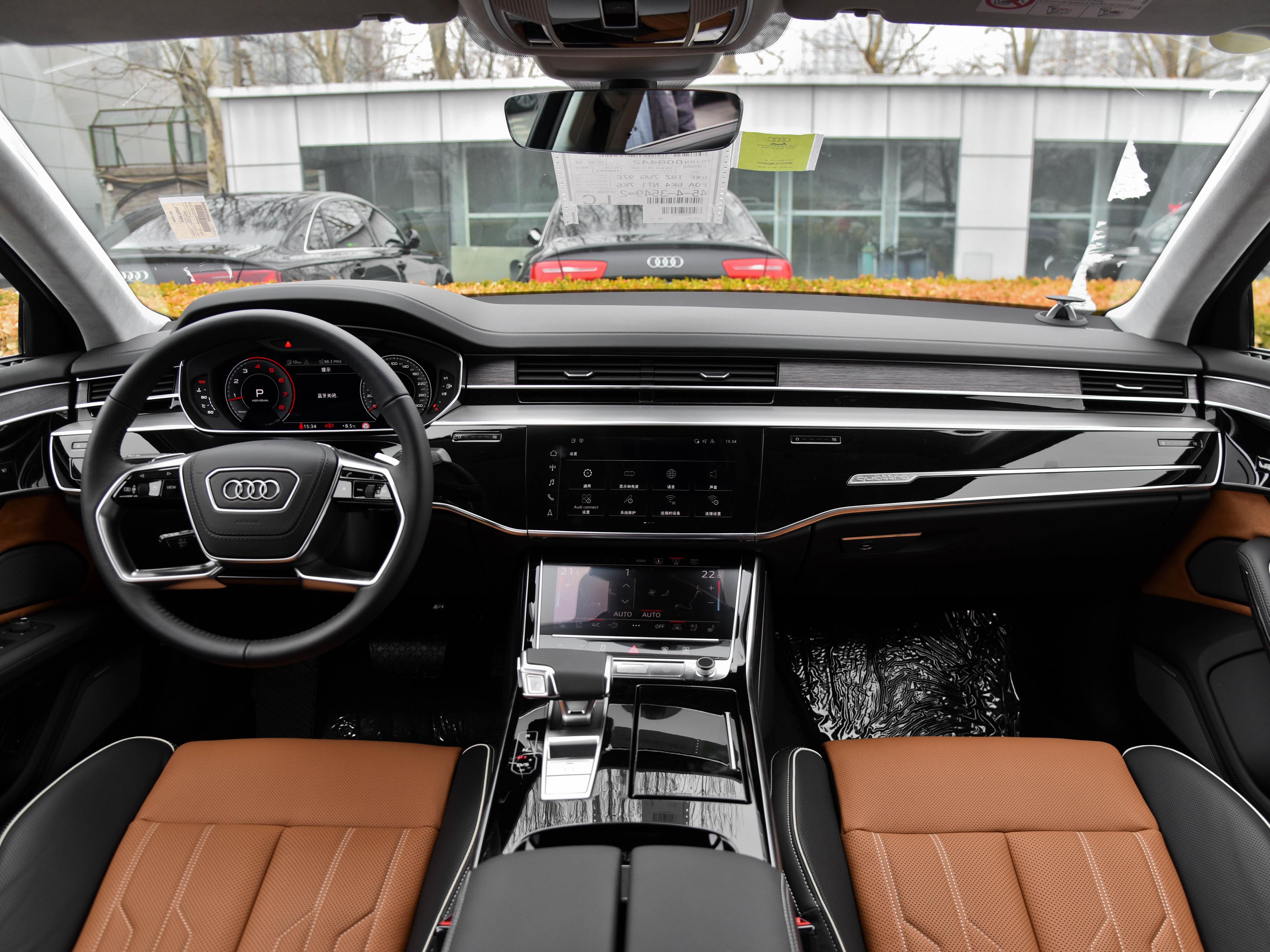 原装进口“大号奥迪A6L”，后排带冰箱和按摩，带你看奥迪A8