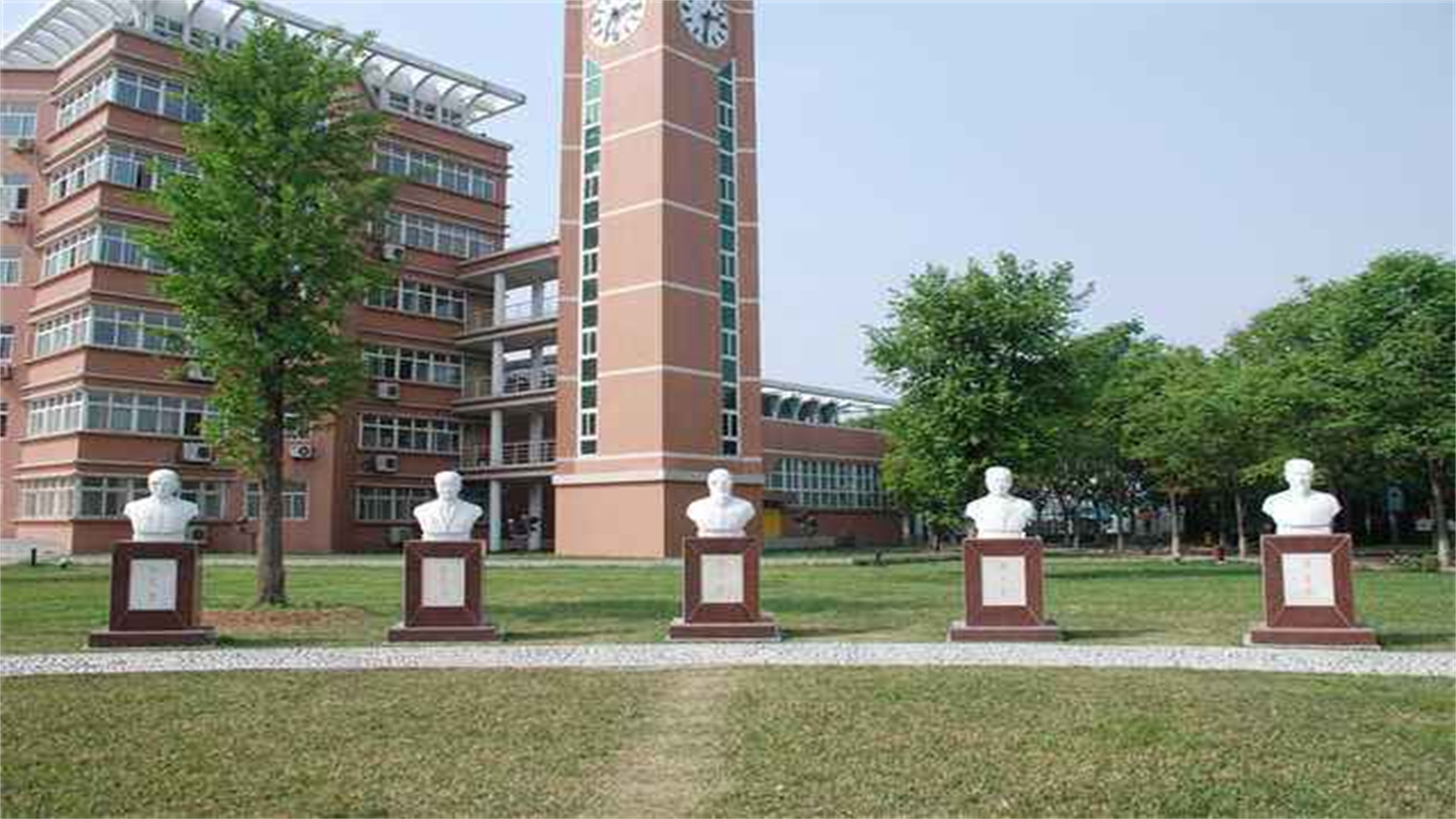 河南省“排行前3”的高中，本科率近百，高产状元，学生“圣地”