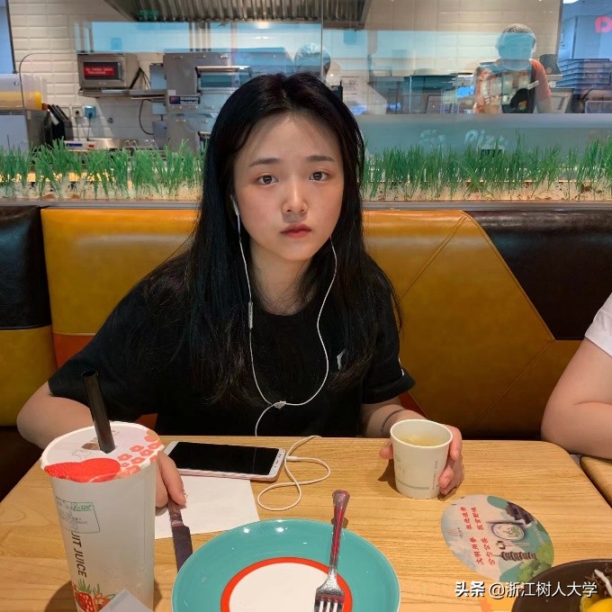 亚运会上获三金一银、三项成绩破赛会记录，这一届新生不简单