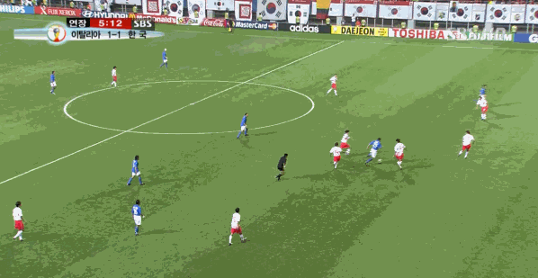 华金世界杯的传球出界（足坛世纪解密：2002年的韩国队，究竟做了什么，引发舆论地震）