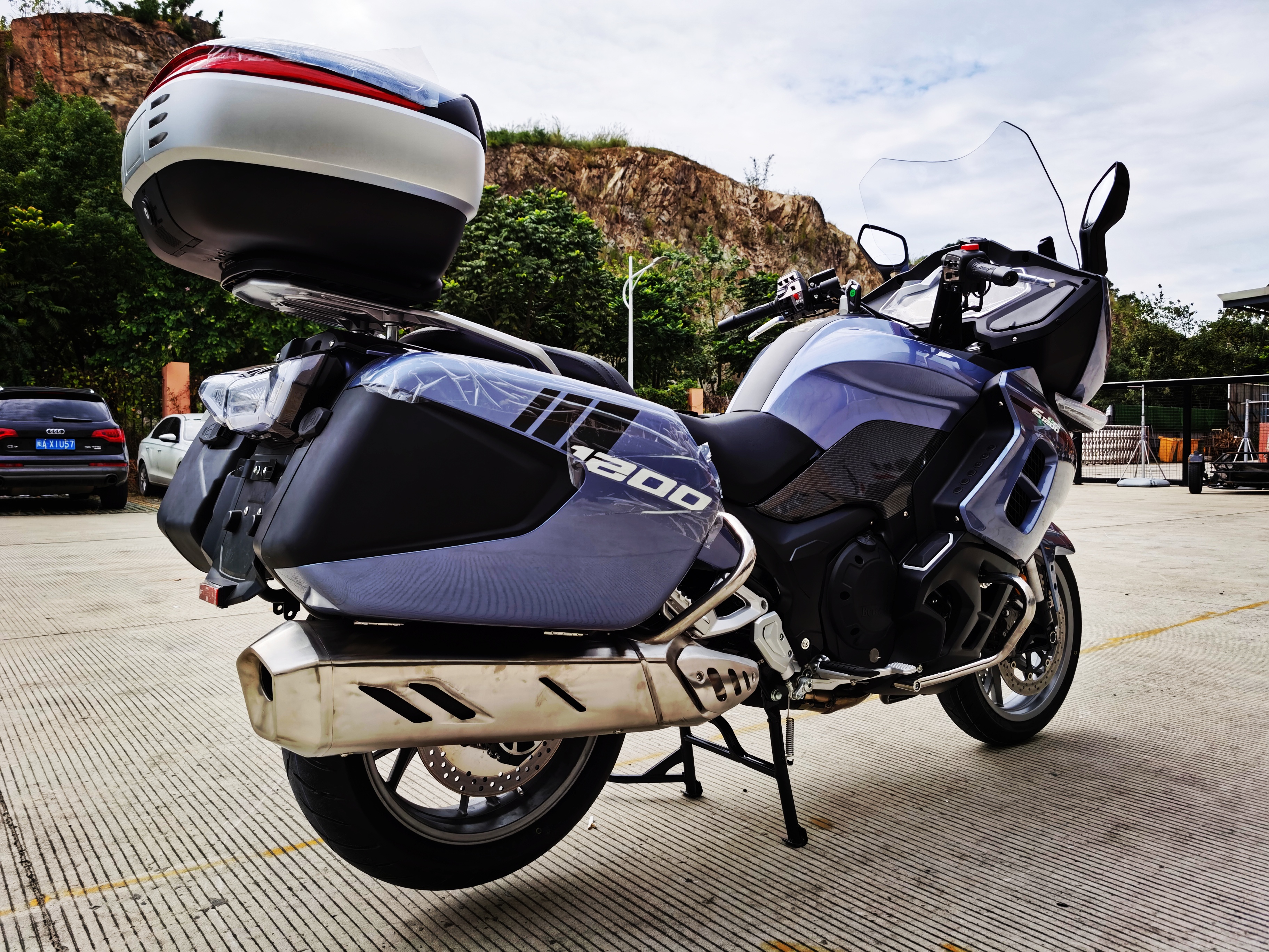 贝纳利1200gt发动机:1209cc的直列三缸水冷引擎,拥有和宝马最新r1250