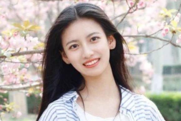 浙江大学混血校花走红，高颜值撞脸安妮海瑟薇，中文名字是亮点