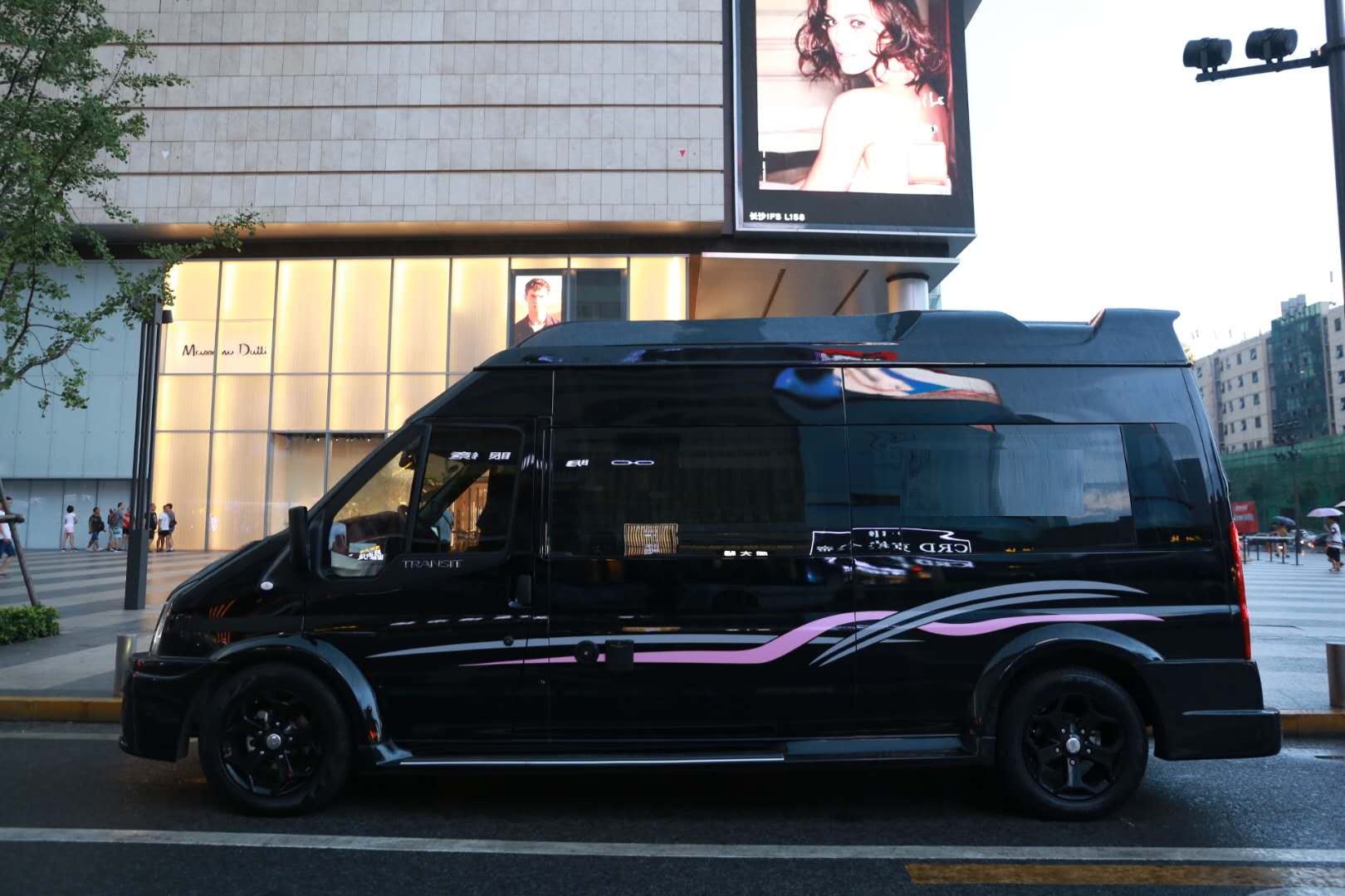 成功商务人士适用车推荐——江铃福特·新世代全顺豪华商旅车