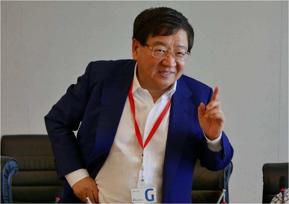 父亲是央企高官，本人是北大学生会主席，如今也面临“至暗时刻”