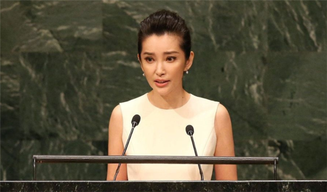 刘昊然高考452分，王俊凯高考438分，而她总分214却被破格录取