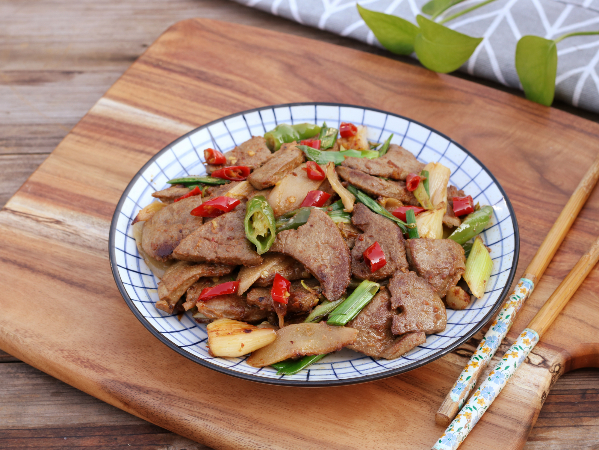 今天分享这道爆炒羊肝的做法,您喜欢吗?羊肝,您家喜欢怎么吃呢?