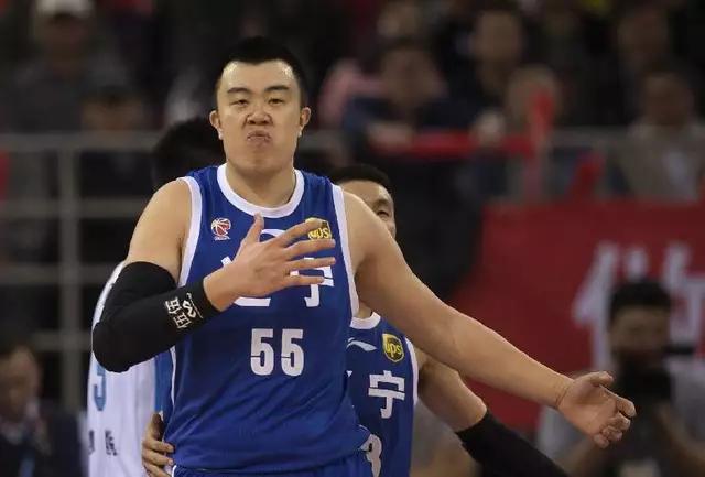 cba饼皇为什么叫胡金秋(细数CBA当今5大内线：新星进步神速，1人有力可入NBA)