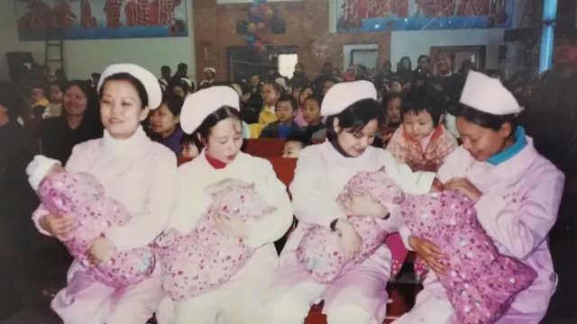 湖南4胞胎高考成绩出来了，出生时全城轰动，爸爸打4份工抚养孩子