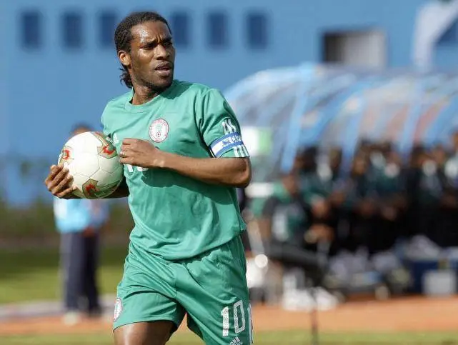 尼日利亚防守梅西(尼日利亚足球史上的十大球员)