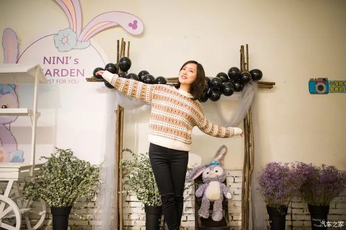 萌化少女心！驾高尔夫享受冬日暖阳