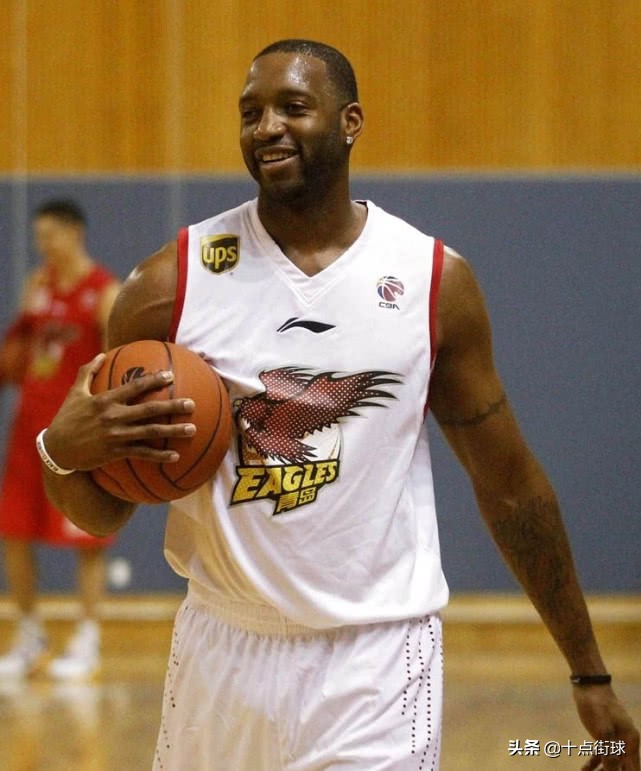 联赛用球和cba用球哪个好(CBA与NBA差距究竟有多大？王治郅曾详解，NBA比赛球都是特殊材质)