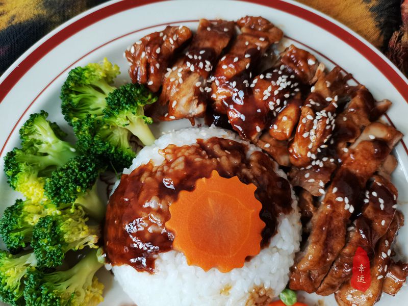 雞腿飯,雞腿飯圖片