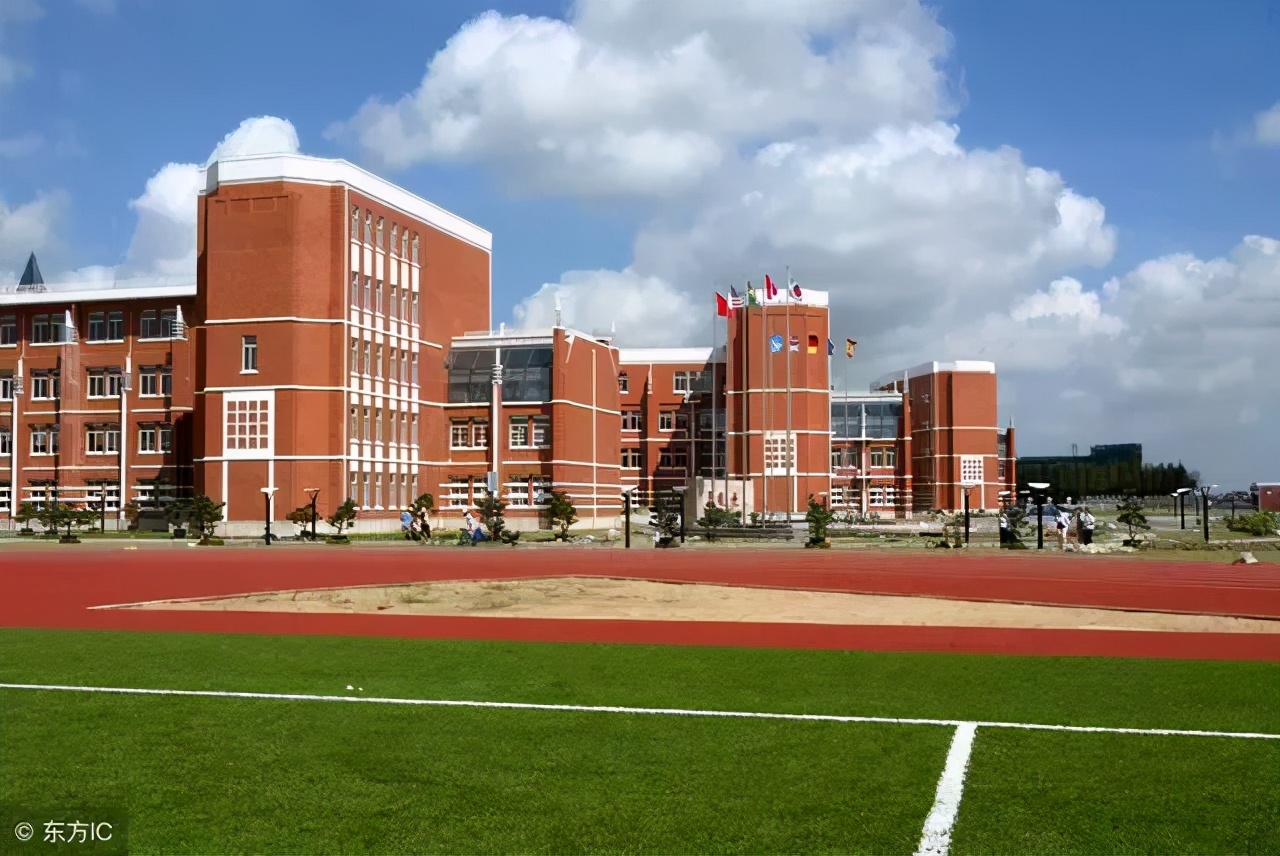 “母校”的英文怎么说？别告诉我是mother school，别大错特错了