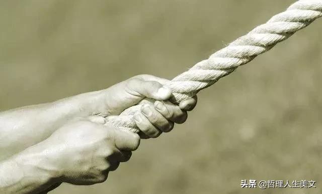 再苦也要承担，再累也得自己扛