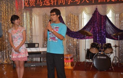 儿子高考430分，家长摆30桌升学宴庆祝，亲戚三本大学有啥好显摆