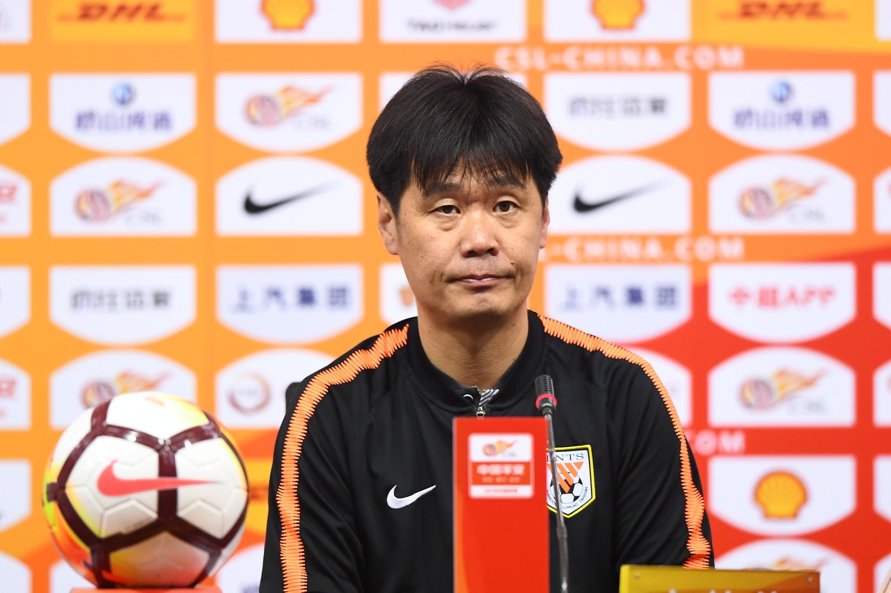 李霄鹏哪年退役(山东鲁能原主教练李霄鹏的简历)