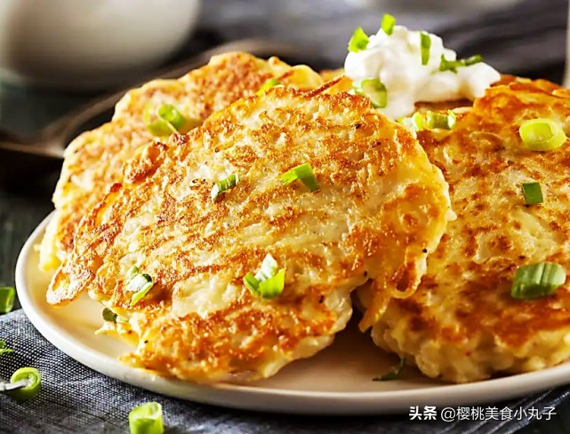 鸡蛋土豆饼做法（1个土豆2个鸡蛋10分钟做好早餐饼）