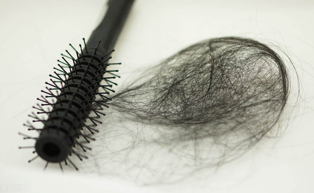 脂溢性脱发怎么恢复发量，2个方法，帮你缓解皮炎脱发？