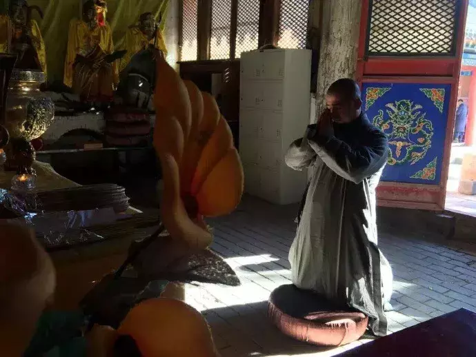 行者鬼脚七：从“阿里九年陈”到“学佛的小说家”