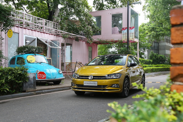 大众Polo Plus：卖9.99-11.29万，干飞度？