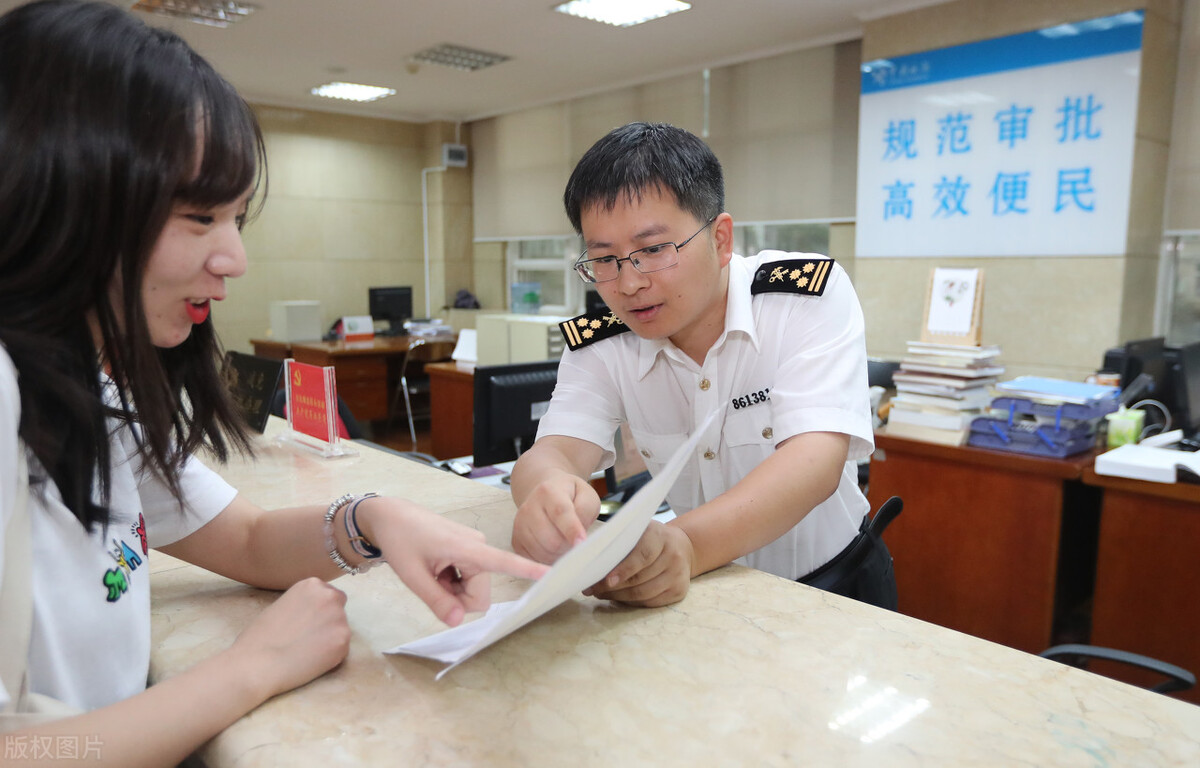 上海这所本二院校王牌专业分数线超过211，8成以上毕业生是公务员