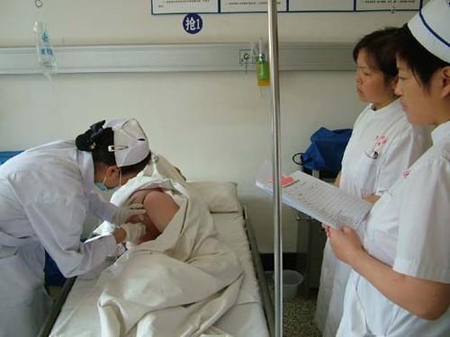 灌肠便秘的故事200字 _飞翔号