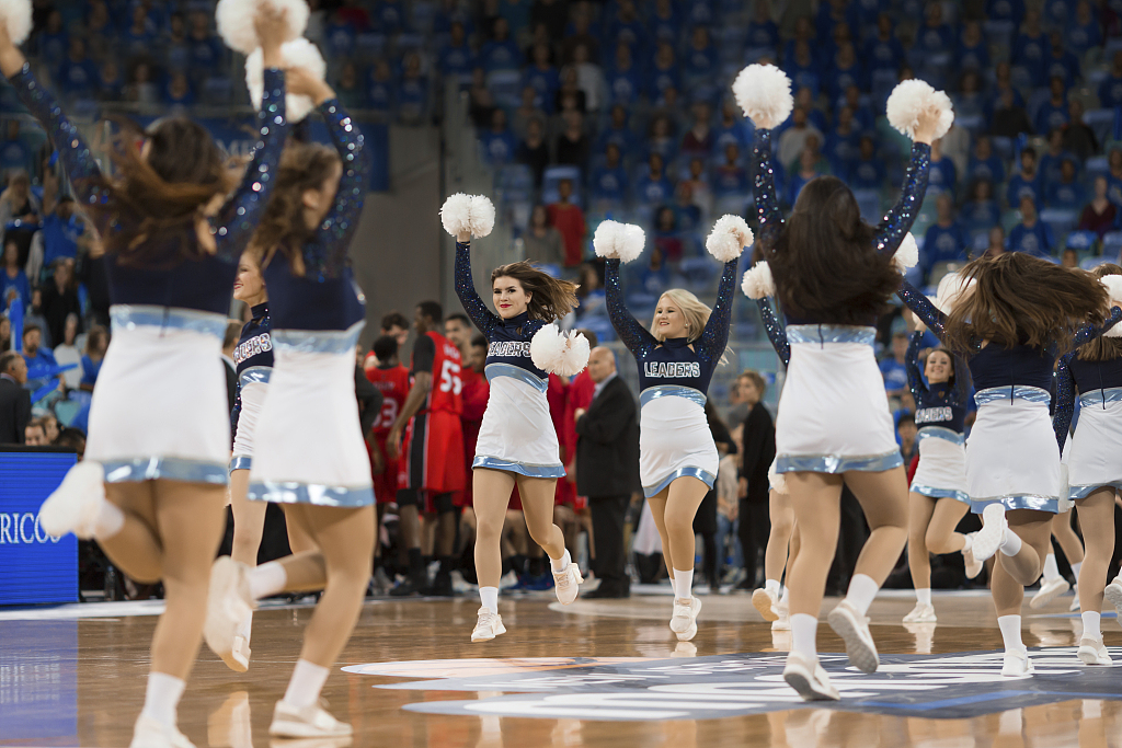nba联盟两大不允许(她是nba拉拉队成员妩媚动人!