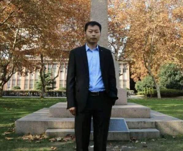 高考620分考上同济大学，28岁成985大学教授，李东却否认是学霸