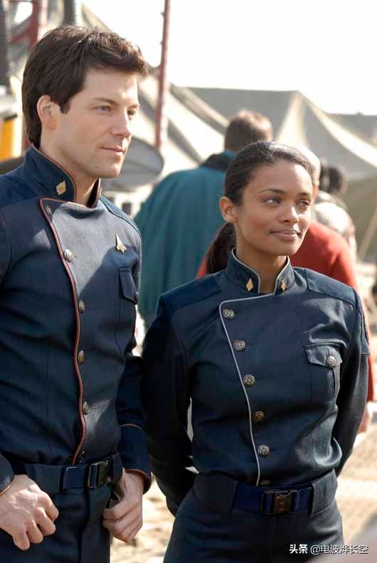 美太空军新制服公开！太中二、经典科幻电影《碰上衬衫》