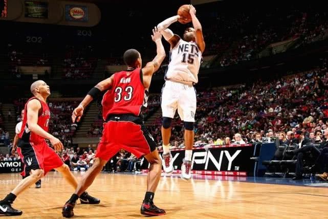 nba三分厉害的球员（进攻范围广！盘点NBA超远三分最强的五大球星：现役三人入选）