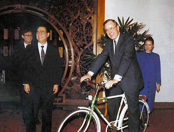 美国第41任总统叫什么名字（最爱中国的美国总统简介）