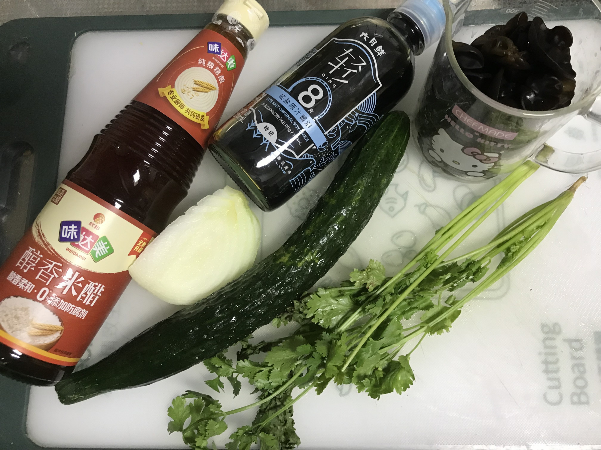 图片[2]-【凉拌木耳黄瓜】做法步骤图 解暑又开胃 多吃不怕胖-起舞食谱网