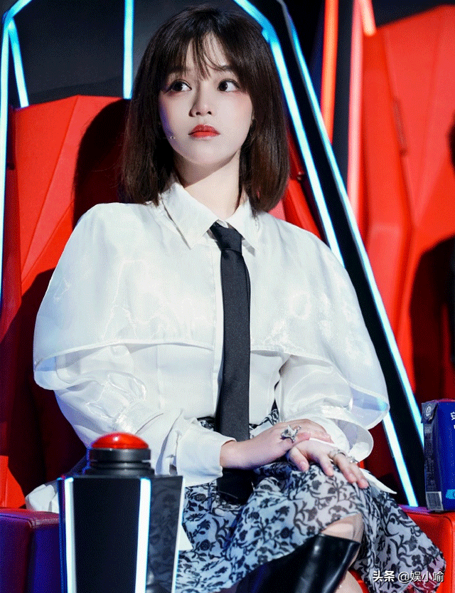 曾经连决赛都没进，如今是《好声音》导师：黄霄云靠什么征服选手